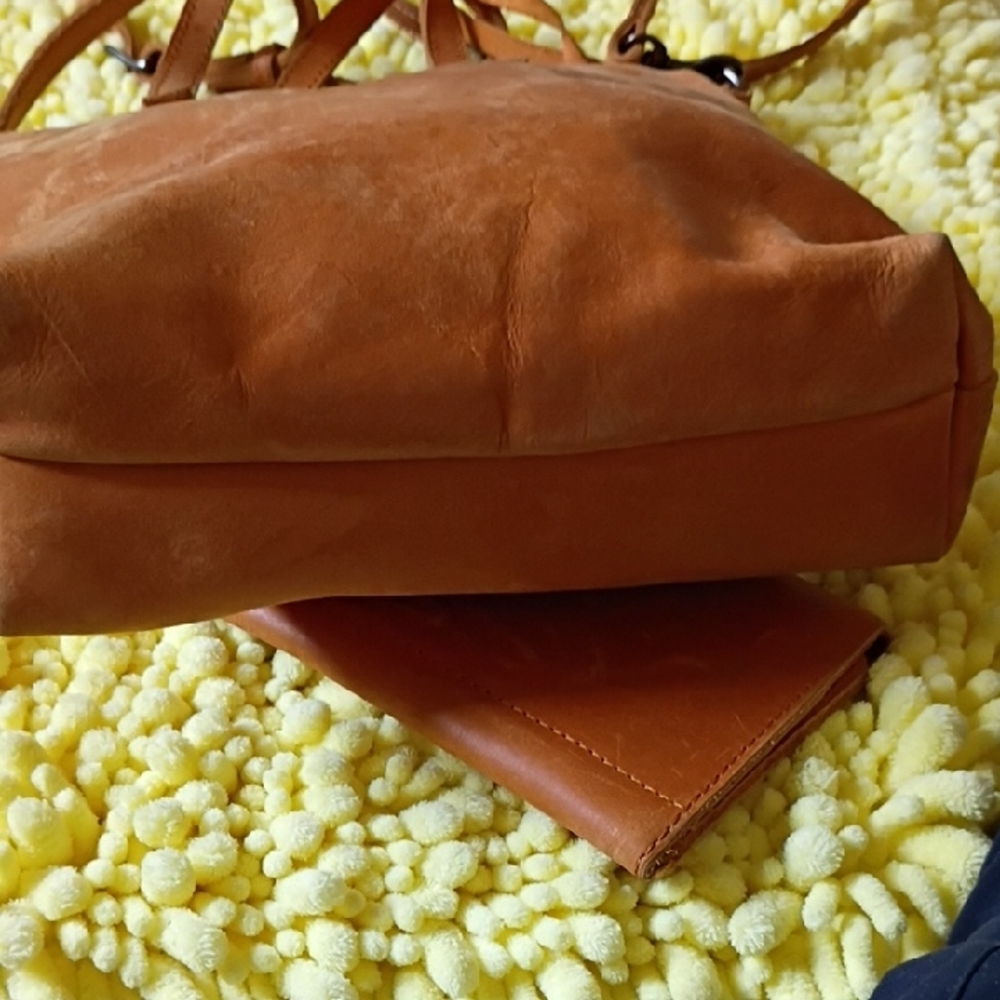Able Tan Leather Tote and Wallet Set - Picture 3 of 6